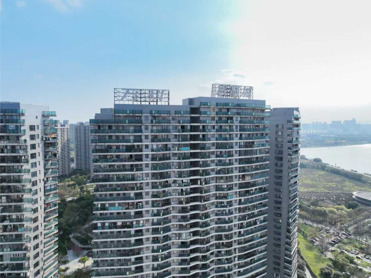 萬(wàn)科水晶城樓體發(fā)光字 萬(wàn)科水晶城樓體發(fā)光字