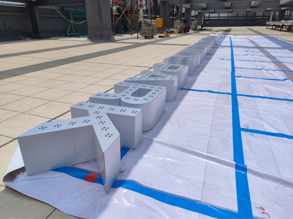 樓體發(fā)光字生產(chǎn)制作 樓體發(fā)光字生產(chǎn)制作